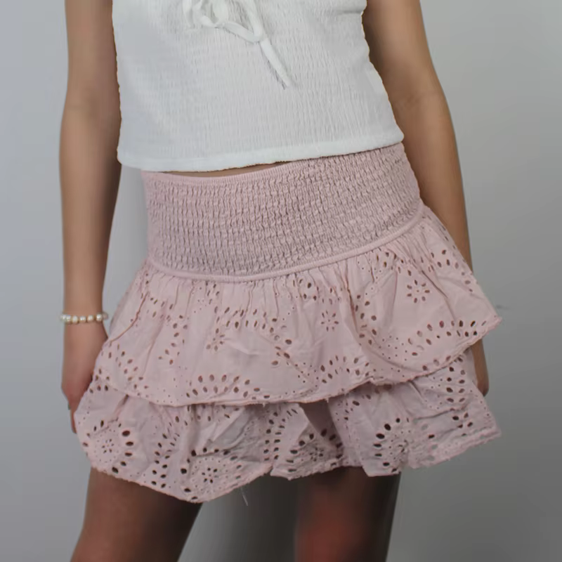 Mini jupe plissée à volants superposés à œillets jacquard pour femmes