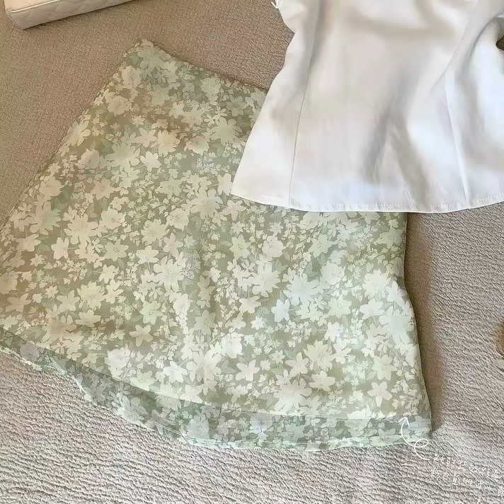 Jupe courte élégante à fleurs de style français