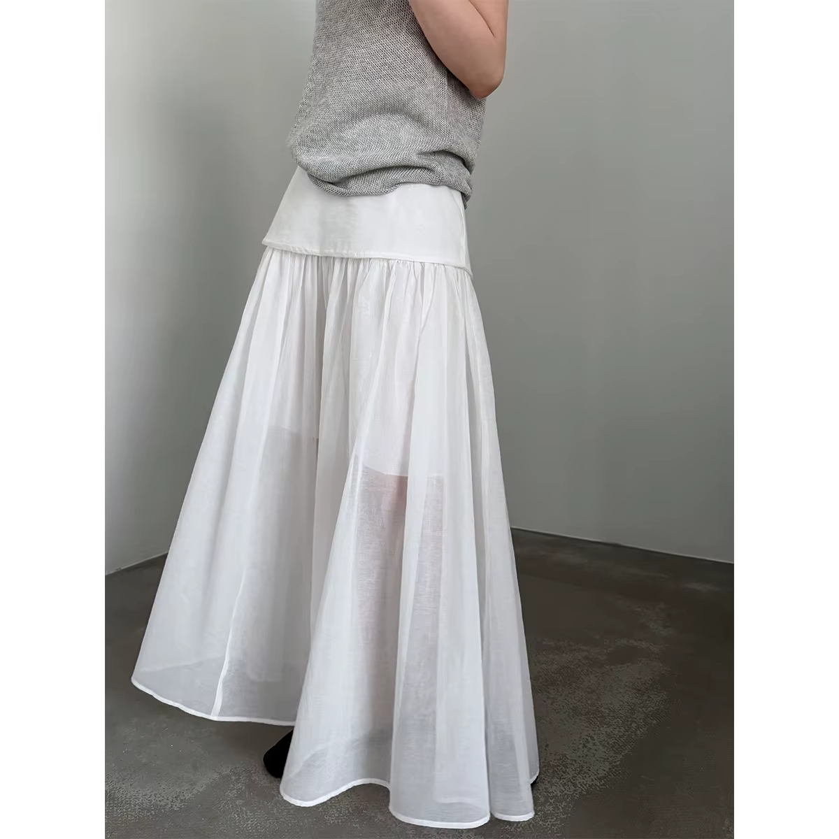 Jupe longue trapèze élégante à taille haute en maille grise et blanche pour femme, nouvelle collection printemps automne 2026, décontractée et polyvalente