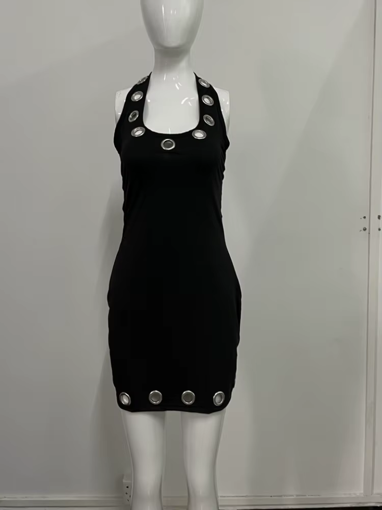 Mini-jupe moulante unie avec anneau décoratif métallique