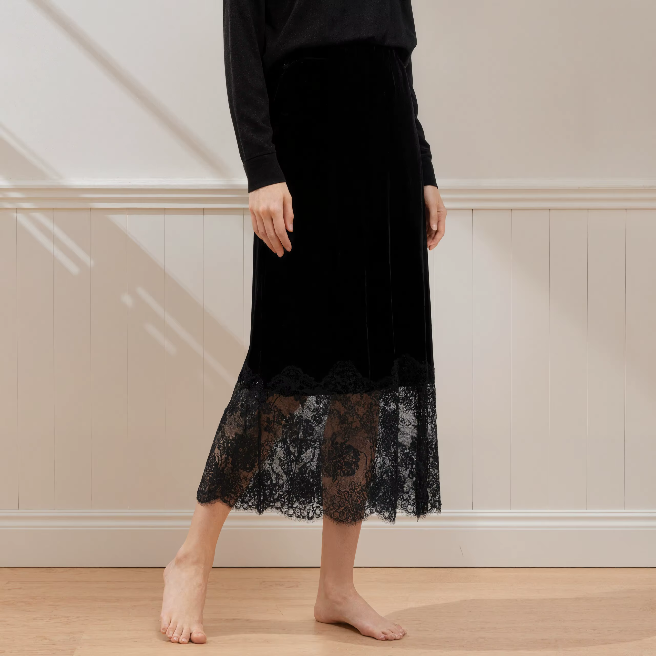 Jupe mi-longue en velours noir pour femme
