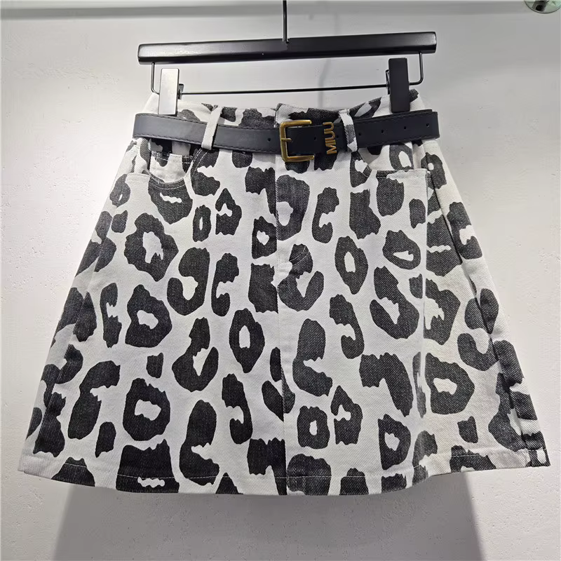 Jupe courte en jean imprimé léopard pour femmes, style décontracté américain, rétro, taille haute, coupe trapèze, mini-jupe