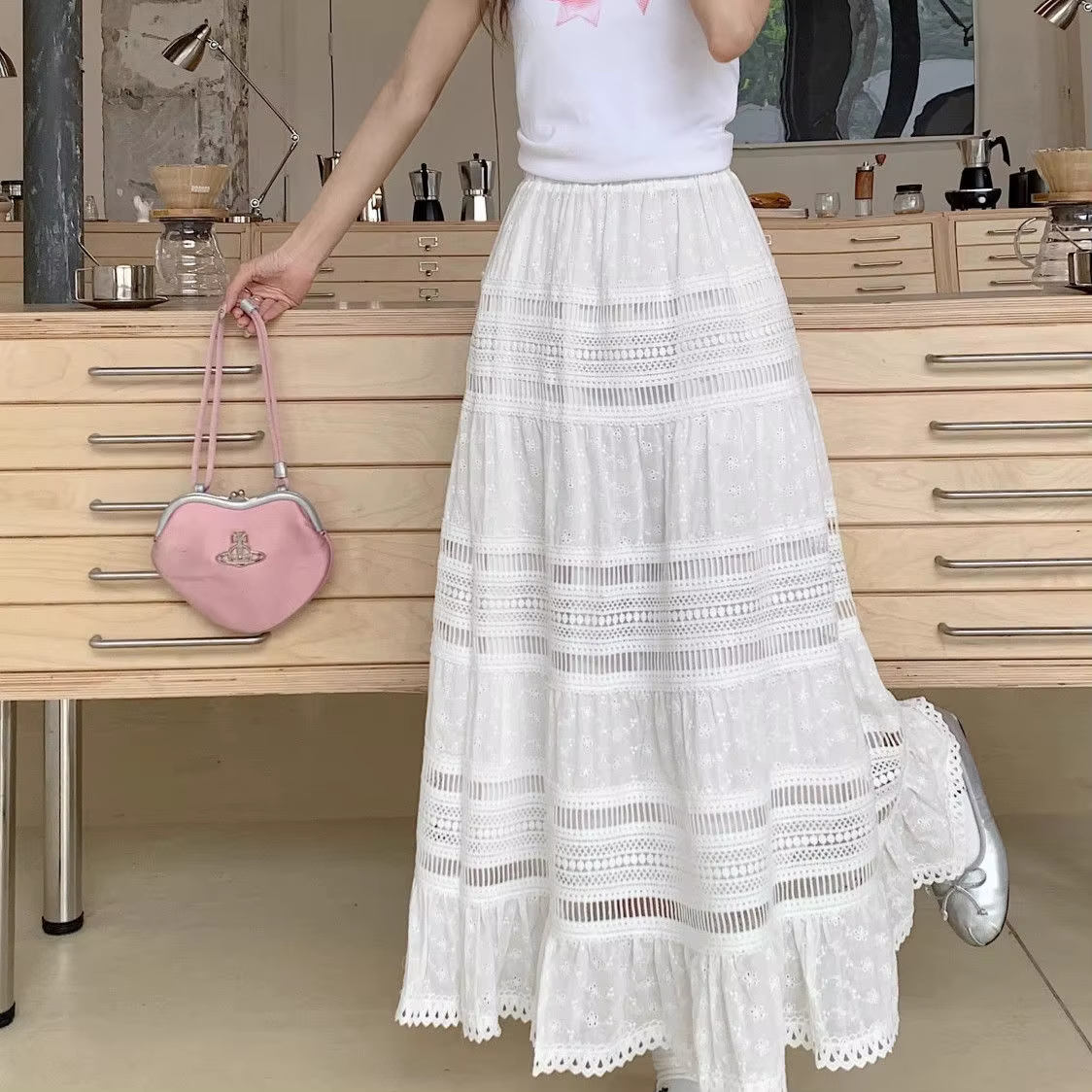 Jupe longue maxi brodée à œillets et découpes en coton blanc semi-transparente fluide pour femme