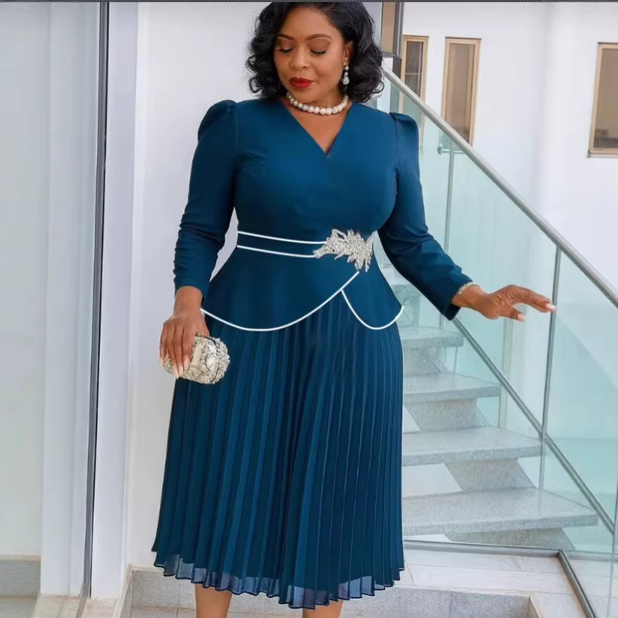 Robe bleu marine à col en V pour femmes grandes tailles, manches longues, taille ajustée, jupe plissée à volants amincissante